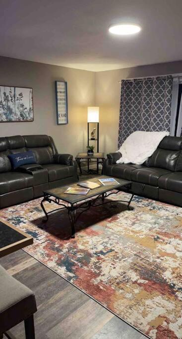 Apartment Spacious 3 Bd Close To Everything! You'll It! *
