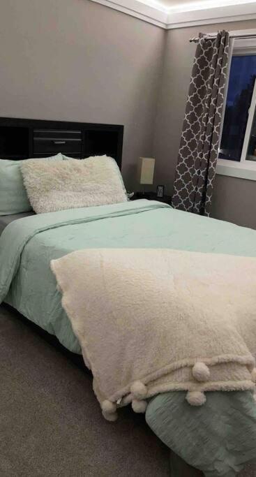 Spacious 3 Bd Close To Everything! You'll It! * Anchorage