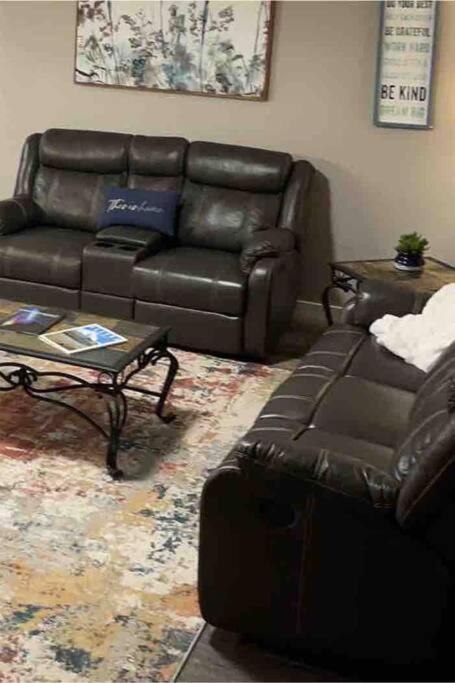Apartment Spacious 3 Bd Close To Everything! You'll It! Anchorage