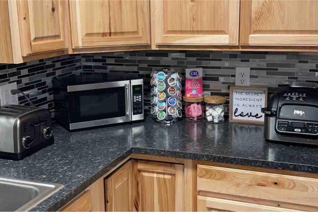 Spacious 3 Bd Close To Everything! You'll It! Anchorage