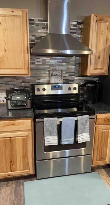 Spacious 3 Bd Close To Everything! You'll It! Apartment