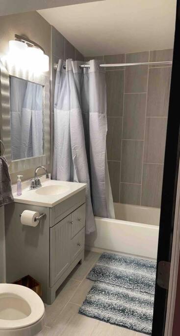 Spacious 3 Bd Close To Everything! You'll It! * Anchorage